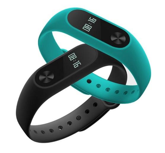 Xiaomi показала на фото спортивный смарт-браслет Mi Band 3 с сенсорным экраном