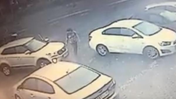 В Липецке ищут автоледи, устроившую ДТП у Сбербанка