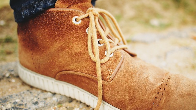 Как вернуть замшевой обуви первозданный вид: советы по уходу и восстановлению