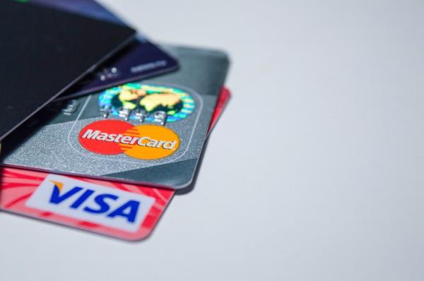 В Липецке женщина украла с чужой карты почти 20 тысяч рублей