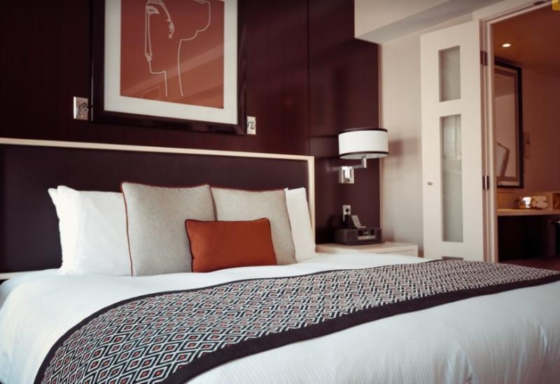 Как выбрать качественное постельное бельё: ткани, плотность, уход и практические советы